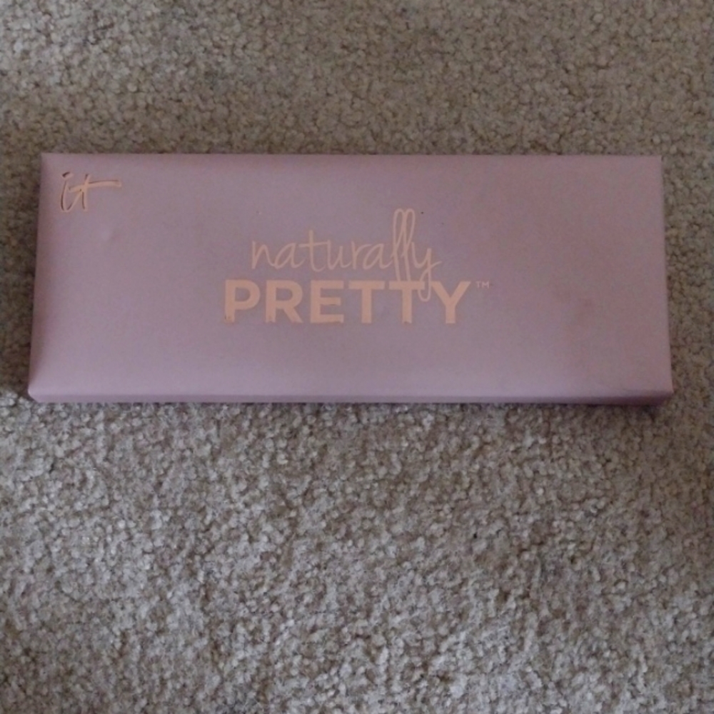 It Cosmetics Naturally Pretty